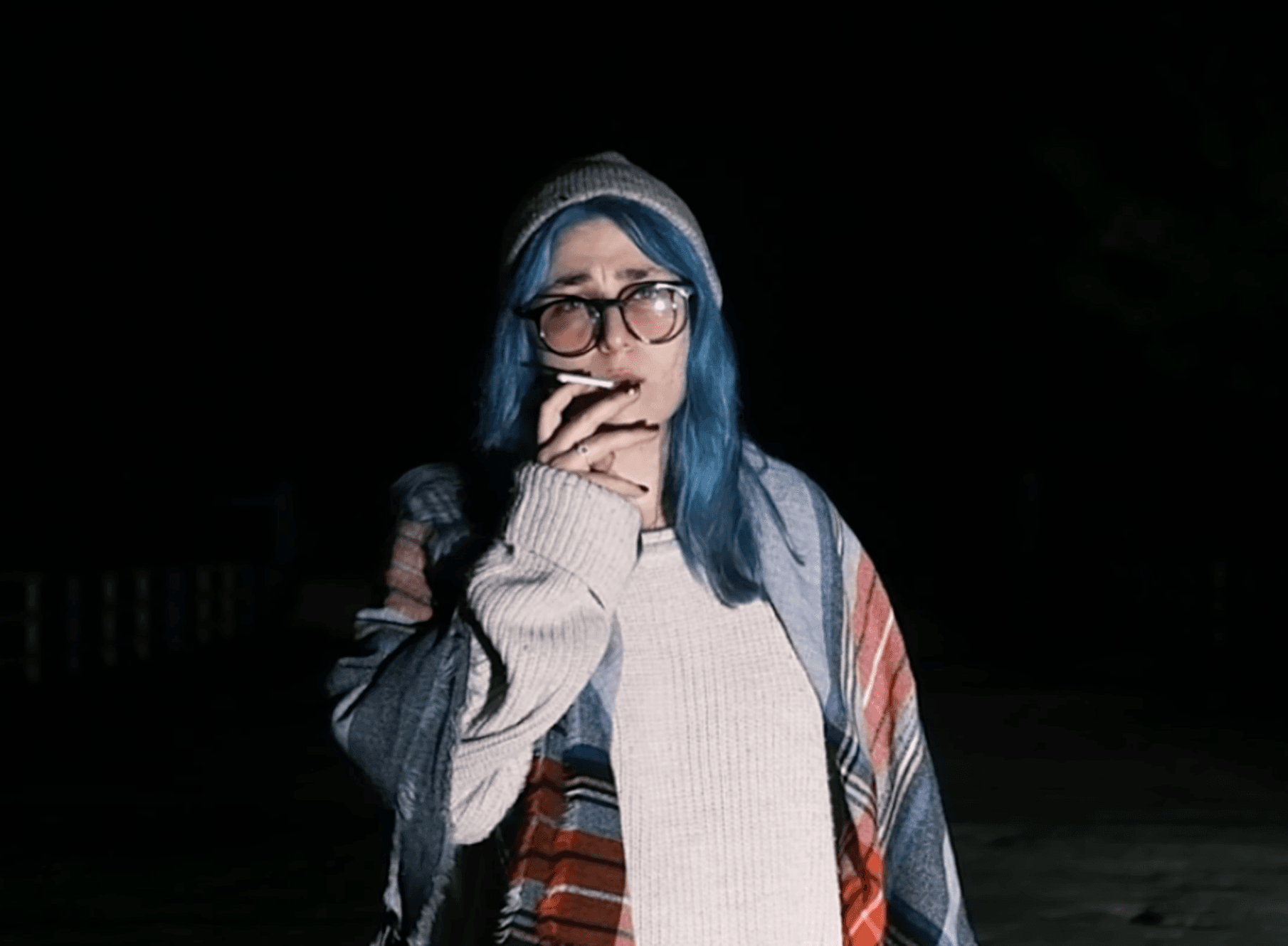 Zeynep Nalbant - Evsiz Adam Music Video - 7