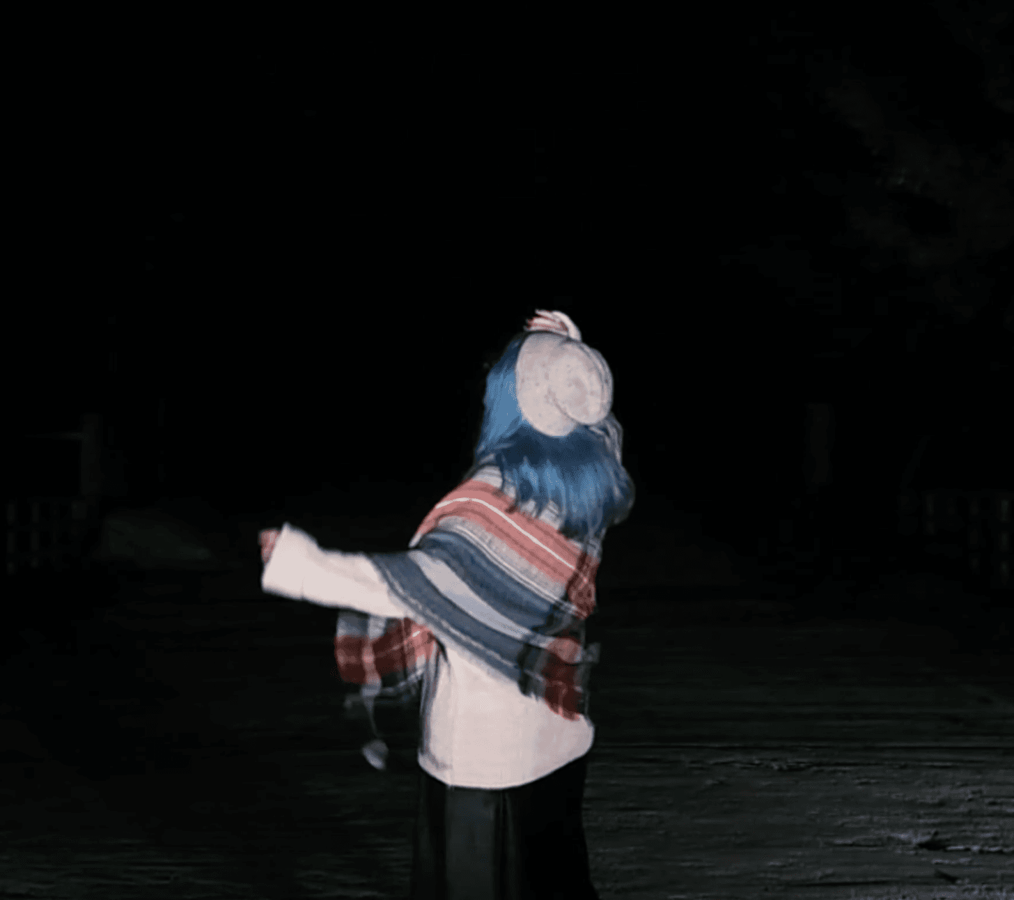 Zeynep Nalbant - Evsiz Adam Music Video - 3