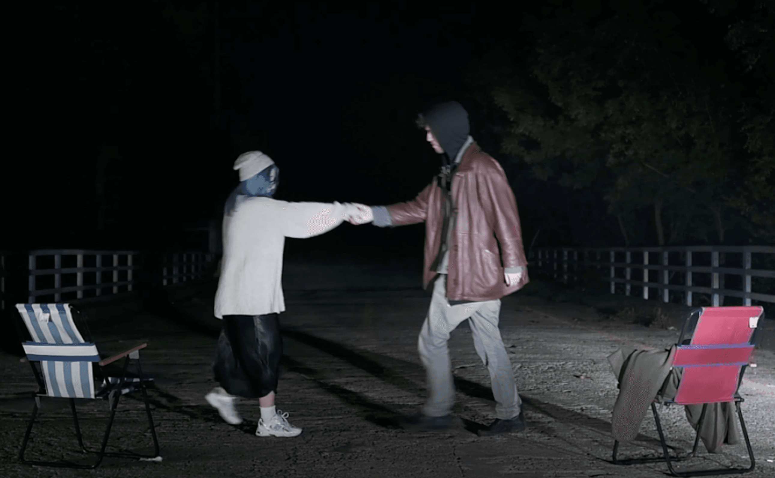 Zeynep Nalbant - Evsiz Adam Music Video - 13